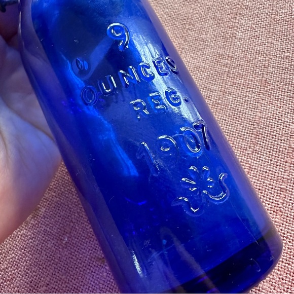 Vintage Cobalt Blue Glass Cream Jug - Embossed Cat Design - Picture 6 of 8